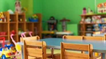 Îngrijitoare de la o grădiniță din Urziceni, cercetată după ce ar fi bătut un copil. Motivul halucinant pentru s-ar fi enervat femeie