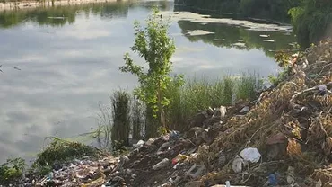 „Apele Române”: Peste 300 de tone de deşeuri au fost scoase din Lacul Fundeni în cinci zile / În ultimii doi ani au fost strânse 30.000 de tone de gunoaie