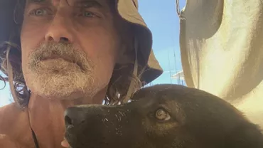 Un marinar a naufragiat luni de zile în Oceanul Pacific, împreună cu câinele său. Cum a reușit să supraviețuiască pe mare