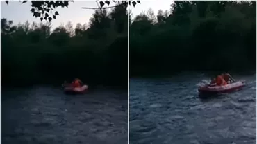 Intervenţie extrem de dificilă în Deva: Doi adulţi şi un copil, salvaţi după ce s-au blocat pe râul Strei