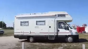 Glamping-ul, varianta ideală pentru turiștii care vor să stea la cort, dar la standarde de hotel. Cât costă o noapte