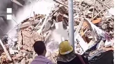 Opt oameni au murit după ce un bloc din Cairo s-a prăbușit complet. Tragedia a fost cauzată de un locatar de la etajul 1 care a dărâmat pereții apartamentului