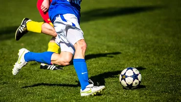 Fotbalist de la Petrolul Ploiești, încătușat pe Aeroportul Otopeni după ce a făcut scandal