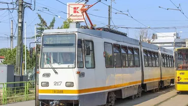 Un BMW parcat neregulamentar a blocat linia de tramvai 32, pe Şoseaua Alexandriei. Călătorii au fost nevoiți să meargă pe jos