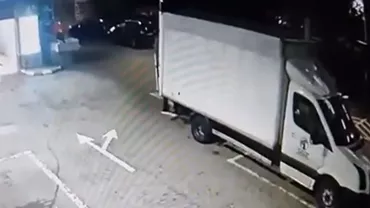 Trei tineri, în colaborare cu șoferul, au jefuit un camion care mergea spre un mall din București (VIDEO)