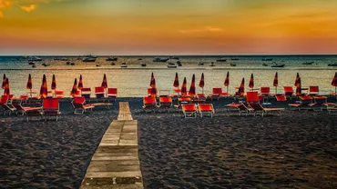 Atenție unde vreți să mergeți în vacanță! Un șezlong a ajuns să coste și 500 de euro / Ce primești în plus de acești bani