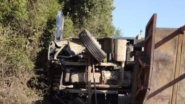 Tânăr șofer, strivit în trafic de o încărcătură de lemne. Suspiciuni de mușamalizare a anchetei