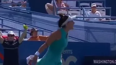 A fost nevoie de intervenția firmei de pază la meciul Biancăi Andreescu de la Washington. Sportiva și-a pierdut cumpătul din cauza unui bărbat din tribună: „Taci!” (VIDEO)