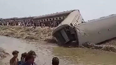 Tragedie feroviară! Cel puțin 30 de oameni și-au pierdut viața, iar alți 100 au fost răniți, după ce un tren a deraiat (VIDEO)