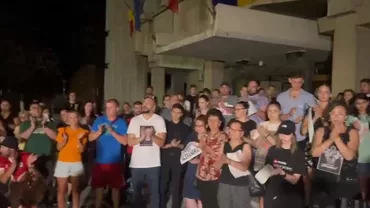 Cazul „Alexandra” | Botoșănenii au ieșit în stradă pentru a șasea zi la rând: „E timpul să spunem 'stop' unui sistem medical putred până în măduva oaselor. Trebuie să se schimbe ceva”