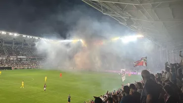 Rapid – Petrolul 0-2, ambele autogoluri. Meciul a fost întrerupt de două ori din cauza materialelor pirotehnice (VIDEO, GALERIE FOTO)