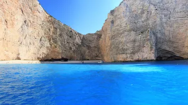 Descoperă una dintre comorile Greciei! Iată ce poți face într-un sejur în Zakynthos!