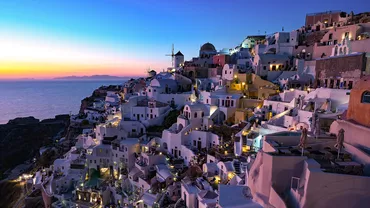 Politico: Nu vă îmbolnăviți în Grecia! Insulele sunt pline de turiști, dar se confruntă cu o lipsă critică de medici