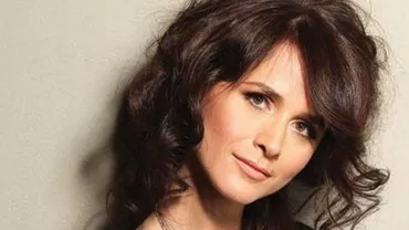 Cine este femeia considerată sosia Mădălinei Manole. Vocea sa dă fiori celor care o ascultă (VIDEO)