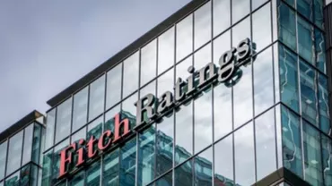 Fitch menține ratingul României la nivelul BBB-, dar susţine că există îngrijorări cu privire la nivelul dobânzilor la care țara se împrumută / Datoria publică a crescut cu 58 de miliarde de lei în primele şase luni