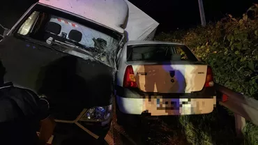 Mureş: O autoutilitară s-a răsturnat peste un autoturism / O persoană a fost rănită