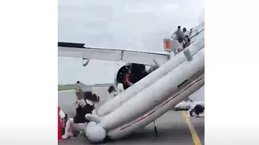 Motorul unui avion a luat foc la aterizare. Cei 146 de pasageri au fost evacuați de urgență (VIDEO)