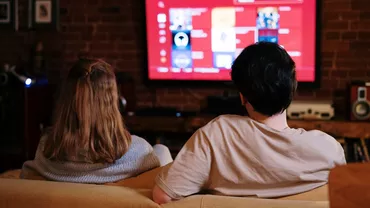Cum amenajezi un living dacă vrei o experiență ca la cinema
