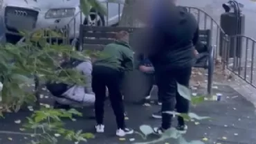 Elevi prinși de jandarmi în timp ce jucau barbut în apropierea liceului. Fiecare dintre jucători s-a ales cu câte o amendă