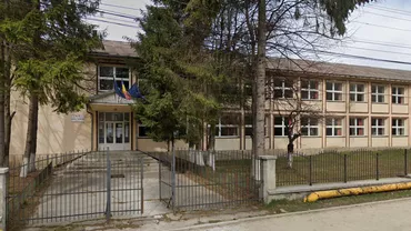 Elevii din Azuga vor face ore în biroul primarului și în pensiunile unor profesori, pentru că școlile din oraș sunt în renovare