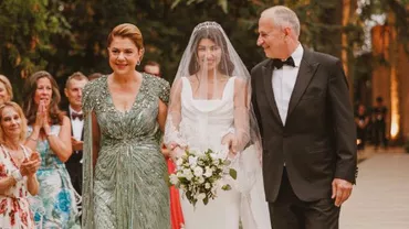 O adevărată avere: Cât a costat rochia purtată de Mihaela Geoană la nunta fiicei sale / Ținuta a fost creată de designerul lui Kate Middleton