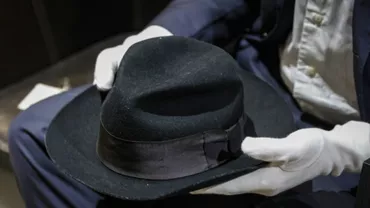 Pălăria purtată de Michael Jackson la cea de-a 25-a aniversare a casei de discuri Motown, scoasă la licitație / Cu cât se vinde accesoriul celebrului cântăreț