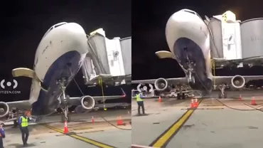 Momentul în care un avion se înclină pe partea din spate în timp ce este descărcat de bagaje, în New York (VIDEO)