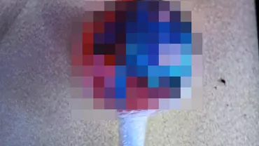 Părinții elevilor de la școlile din Sibiu reclamă prezența acadelelor cu droguri în școli. Incidentele, infirmate de directori. Poliția spune că acadelele din pozele părinților „se vând în magazine”