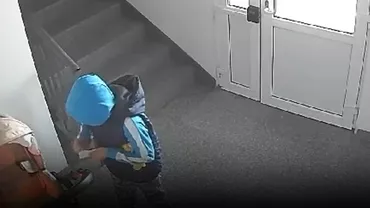 Un copil a provocat un incendiu într-un bloc din Tecuci, după ce a dat foc unui cărucior pentru bebeluși