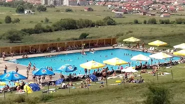 Administratorul unui ștrand din Alba a fost trimis în judecată după ce a refuzat o familie de romi să intre la piscină