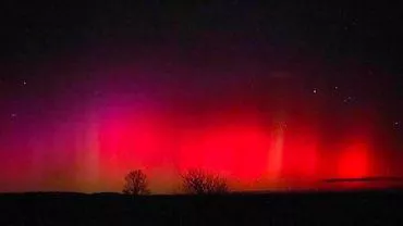 Aurora boreală ar putea apărea din nou pe cerul României, peste două zile / Ce spun astronomii despre apariţia acestui fenomen