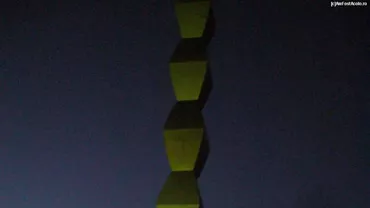 Valoroase opere de artă din România, lăsate să se strice. Coloana Infinitului a ruginit și are pete, iar Poarta Sărutului are crăpături