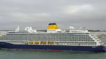 Aproximativ 100 de pasageri de la bordul unui vas de croazieră au fost răniți într-o furtună în largul coastei vestice a Franţei (FOTO)