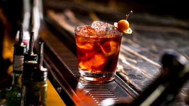 Un bărbat s-a revoltat după ce a primit nota de plată de la un bar! Cât a fost nevoit să achite pentru două cocktailuri Negroni