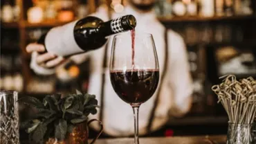 Republica Moldova a prezentat la Düsseldorf un vin creat de inteligența artificială. Vinul se vinde în ediție limitată