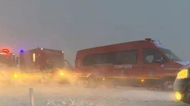 Autocar cu 40 de pasageri, răsturnat în Ialomița din cauza condițiilor meteo extreme