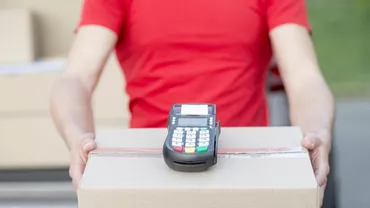 Un curier a fost plasat sub control judiciar, după ce și-a însușit peste 77.000 de lei din coletele clienților, în Buzău / Cum motiva nepredarea banilor