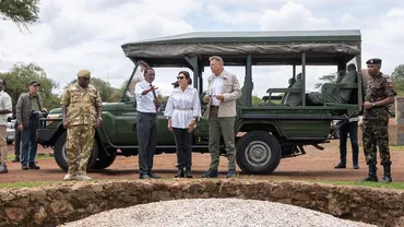 Adrian Papahagi, ironic despre călătoria lui Klaus Iohannis în Africa: Poate vor face tururi de safari în România. Sunt convins că MAE și poporul român îl vor duce și în locurile unde n-a ajuns (VIDEO)