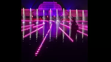 Pregătiri de Crăciun la Londra. Spectacol de lumini muzicale la Grădina Botanică Regală