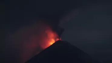 Vulcanul Kliucevskoi din Rusia a erupt. Cenușa a fost aruncată 14 kilometri în aer