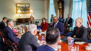 Premierul Ciolacu s-a întâlnit în SUA cu șeful Pentagonului, Lloyd Austin (FOTO)