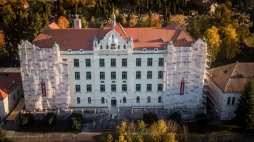 Un copil a murit și altul e în stare gravă după ce un perete s-a prăbușit la internatul unui liceu din Harghita. Mai mulți minori sunt răniți (VIDEO)