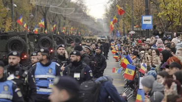 Fabricile de steaguri lucrează intens pentru Ziua Națională a României. Angajații trebuie să realizeze mii de drapele