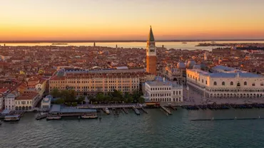 Decizie radicală într-un oraș din Europa! Autoritățile interzic grupurile mari de turiști și megafoanele, din 2024