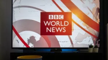 Gafă LIVE la BBC: O prezentatoare a fost surprinsă arătând degetul mijlociu în timpul unei transmisiuni (VIDEO)