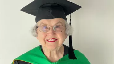 Câți ani are cea mai vârstnică persoană din Texas care a terminat vreodată un masterat: „Întotdeauna am încercat să mă depășesc” / A terminat liceul în 1950