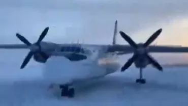 Un An-24 aparţinând companiei ruse Polar Airlines, cu 34 de persoane la bord, a aterizat pe un fluviu îngheţat