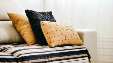 Descoperă Eleganța și Comoditatea: Ghidul Complet al Pernelor Decorative