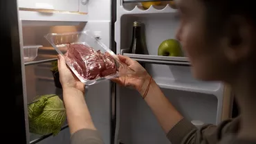 Unde trebuie de fapt să ținem carnea în frigider. Greșeala pe care o fac cei mai mulți români
