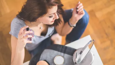 Universul aromelor: de ce e important să ai o colecţie de parfumuri